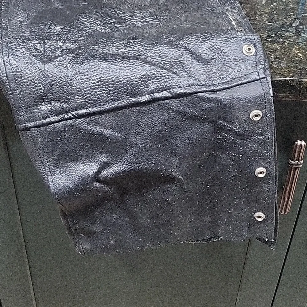 Diamond Plate Buffalo Leather Black Lined Pebbled Leather Motorcycle Chaps Sz XL - Picture 2 of 9